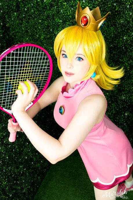 Princess Peach (Mario Brothers)